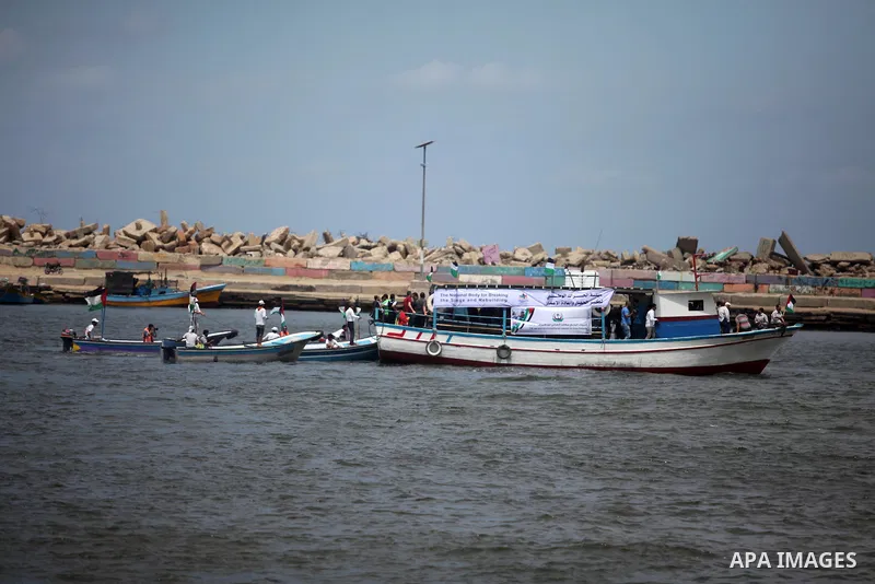 Palestinian patients take part during a protest demanding for treatment abroad, at the Seaport of Gaza City on May 18, 2016. Photo by Ashraf Amra