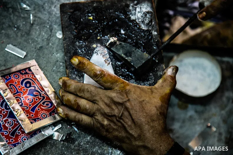 An Egyptian worker manufactures a traditional Ramadan lantern known as "Fanous" in Arabic, at his workshop ready for the month of holy Ramadan in cairo, Egypt, on May 18, 2016. Photo by Amr Sayed