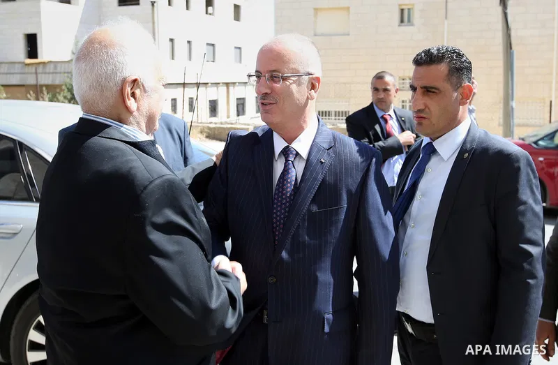 Palestinian Prime Minister, Rami Hamadallah, meets with the chief of Election Commissioner, Hanna Nasser, in the West Bank city of Ramallah, on May 18, 2016. Photo by Prime Minister Office