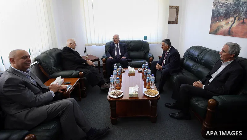Palestinian Prime Minister, Rami Hamadallah, meets with the chief of Election Commissioner, Hanna Nasser, in the West Bank city of Ramallah, on May 18, 2016. Photo by Prime Minister Office