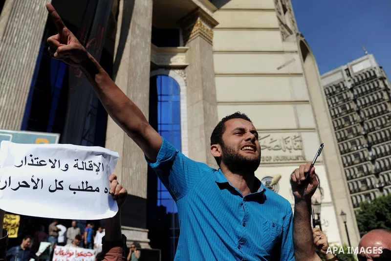 Egyptian Journalists and activists chant slogans and hold banners during a protest in front of the Journalists' Syndicate in Cairo, Egypt, on May 18, 2016. Egypt's journalists' syndicate called for the dismissal of the i...