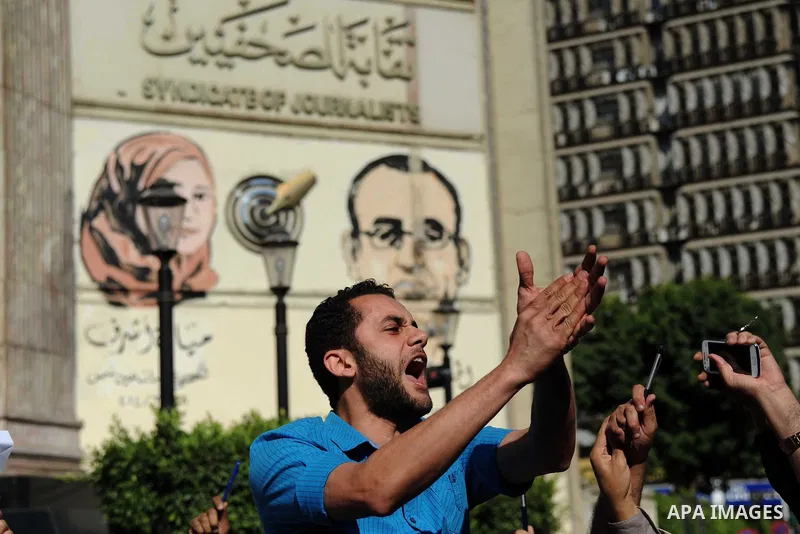 Egyptian Journalists and activists chant slogans and hold banners during a protest in front of the Journalists' Syndicate in Cairo, Egypt, on May 18, 2016. Egypt's journalists' syndicate called for the dismissal of the i...