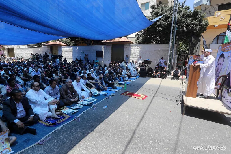 Palestinian supporters of the Islamic Jihad Movement attend Friday prayers to show solidarity with Palestinian prisoners in Israeli Jails, in front of Red cross office in Gaza city, on May 20, 2016. Photo by Mohammed Asa...