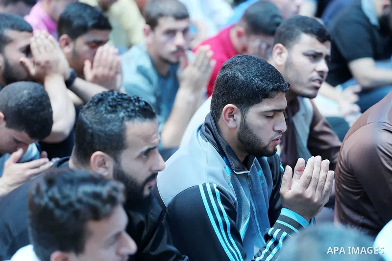 Palestinian supporters of the Islamic Jihad Movement attend Friday prayers to show solidarity with Palestinian prisoners in Israeli Jails, in front of Red cross office in Gaza city, on May 20, 2016. Photo by Mohammed Asa...