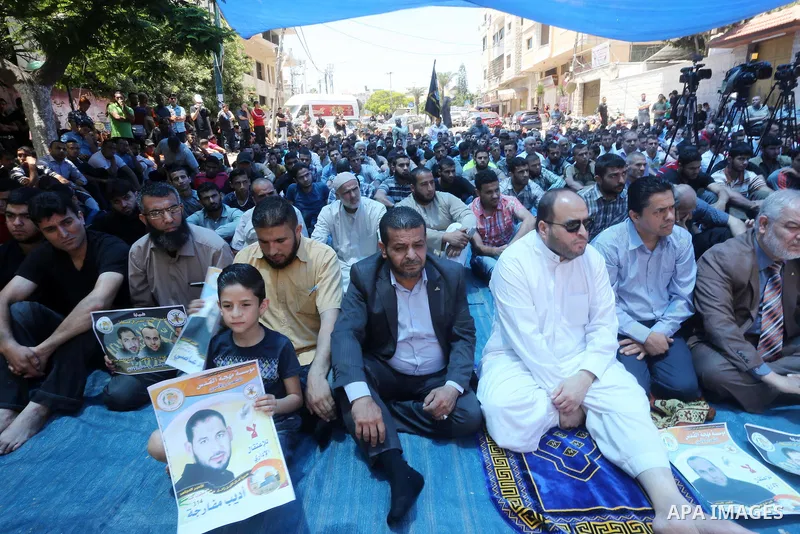 Palestinian supporters of the Islamic Jihad Movement attend Friday prayers to show solidarity with Palestinian prisoners in Israeli Jails, in front of Red cross office in Gaza city, on May 20, 2016. Photo by Mohammed Asa...