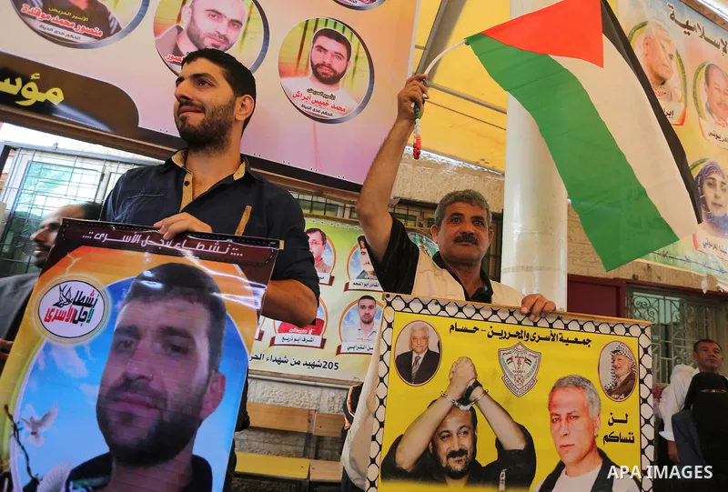 Palestinians take part in a protest demanding release the prisoners in Israeli jails, in front of Red cross office, in Gaza city, on May 23, 2016. Photo by Mohammed Asad