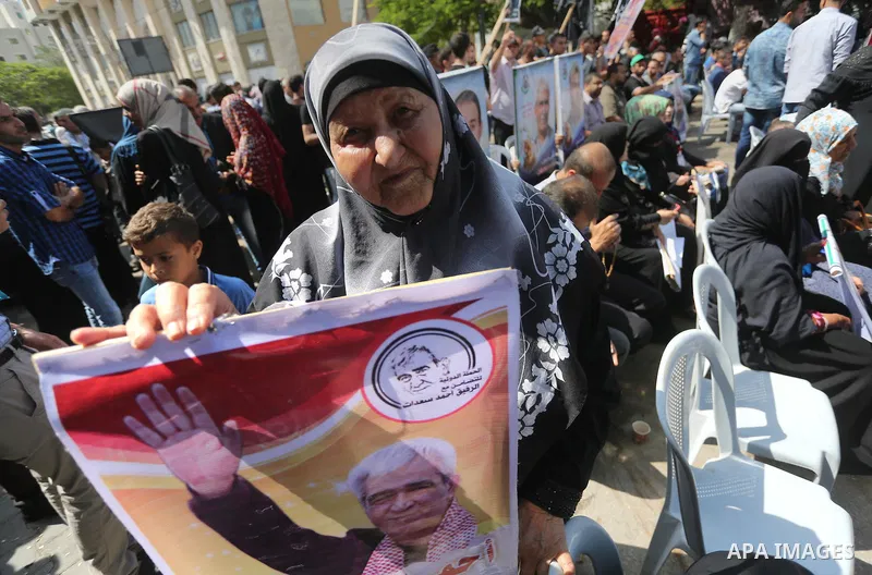 Palestinians take part in a protest demanding release the prisoners in Israeli jails, in front of Red cross office, in Gaza city, on May 23, 2016. Photo by Mohammed Asad