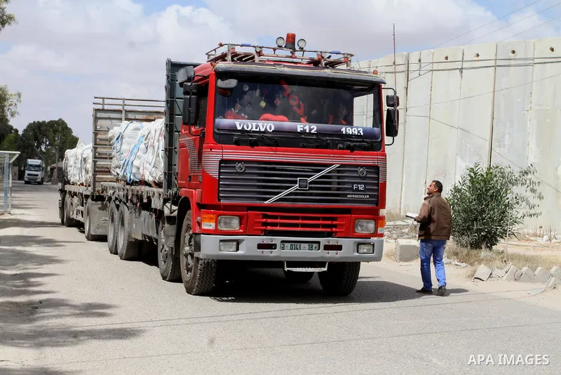 Loaded trucks cross the Kerem Shalom crossing to Rafah in southern Gaza Strip on May 23, 2016. Israel said on May 22 it was lifting a ban imposed last month on private imports of cement to the Hamas-run Gaza Strip. The b...