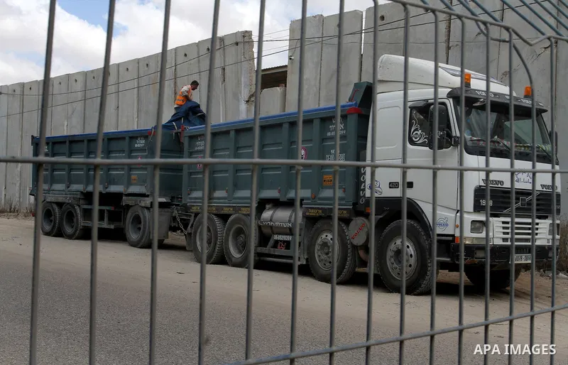 Loaded trucks cross the Kerem Shalom crossing to Rafah in southern Gaza Strip on May 23, 2016. Israel said on May 22 it was lifting a ban imposed last month on private imports of cement to the Hamas-run Gaza Strip. The b...