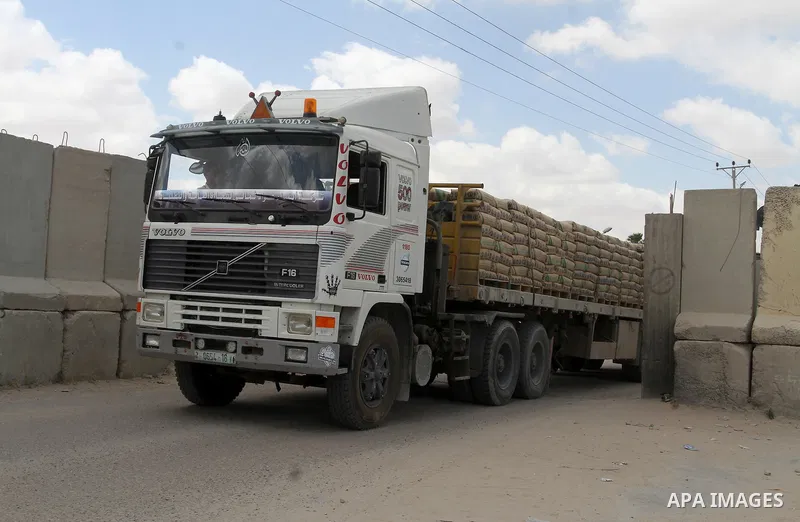 Loaded trucks cross the Kerem Shalom crossing to Rafah in southern Gaza Strip on May 23, 2016. Israel said on May 22 it was lifting a ban imposed last month on private imports of cement to the Hamas-run Gaza Strip. The b...