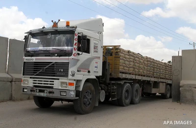 Loaded trucks cross the Kerem Shalom crossing to Rafah in southern Gaza Strip on May 23, 2016. Israel said on May 22 it was lifting a ban imposed last month on private imports of cement to the Hamas-run Gaza Strip. The b...