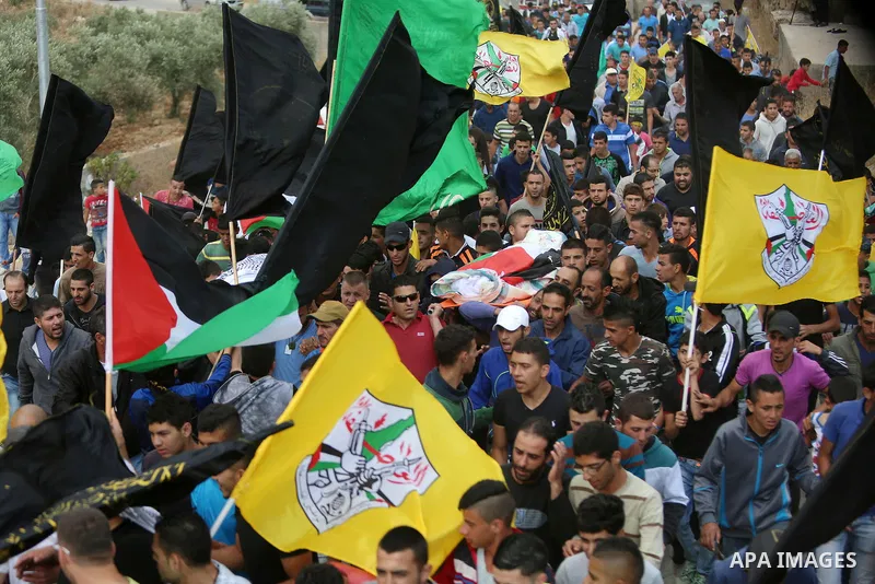 Mourners carry the bodies of Palestinian woman Maram Abu Ismail and her brother Ibrahim Taha, who were shot dead by Israeli police last month, during their funeral near the West Bank city of Ramallah May 23, 2016. Photo...