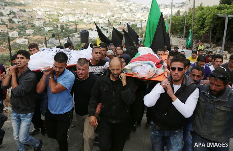 Mourners carry the bodies of Palestinian woman Maram Abu Ismail and her brother Ibrahim Taha, who were shot dead by Israeli police last month, during their funeral near the West Bank city of Ramallah May 23, 2016. Photo...