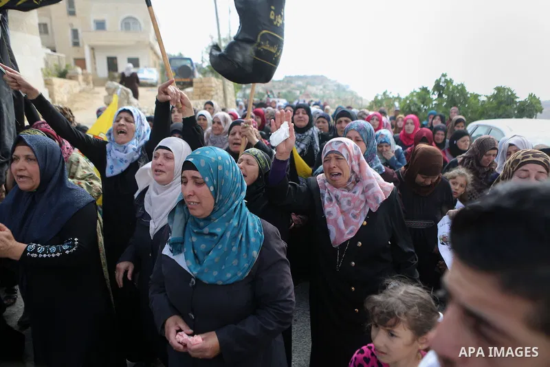 Relatives of Palestinian woman Maram Abu Ismail and her brother Ibrahim Taha, who were shot dead by Israeli police last month, mourn during their funeral near the West Bank city of Ramallah May 23, 2016. Photo by Shadi H...