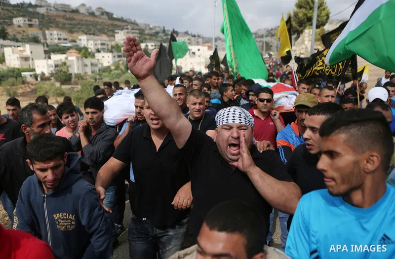 Mourners carry the bodies of Palestinian woman Maram Abu Ismail and her brother Ibrahim Taha, who were shot dead by Israeli police last month, during their funeral near the West Bank city of Ramallah May 23, 2016. Photo...