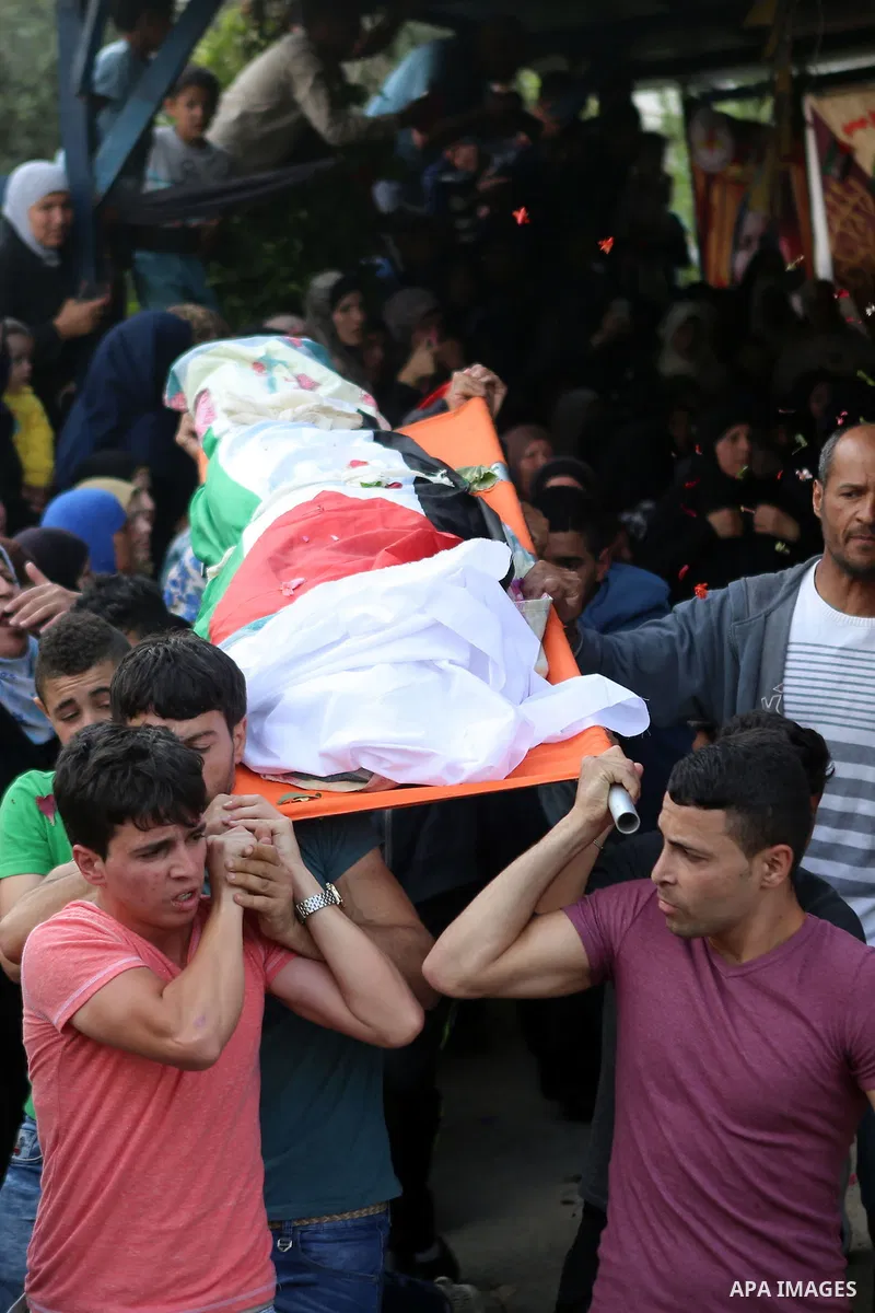 Mourners carry the body of Palestinian man Ibrahim Taha, who was shot dead by Israeli police along with his sister Maram Abu Ismail last month, during their funeral near the West Bank city of Ramallah May 23, 2016. Photo...
