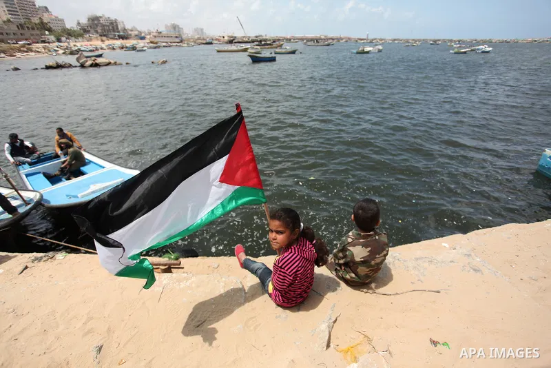Palestinians take part in a protest against the Israeli blockade of the Gaza Strip at the Gaza seaport, on May 24, 2016. Photo by Ashraf Amra
