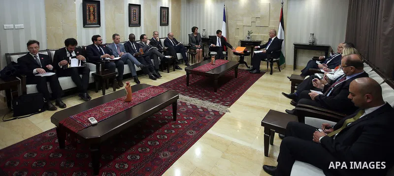 Palestinian Prime Minister, Rami Hamdallah, meets with French Prime Minister Manuel Valls, in the West Bank city of Ramallah, on May 24, 2016. Photo by Prime Minister Office