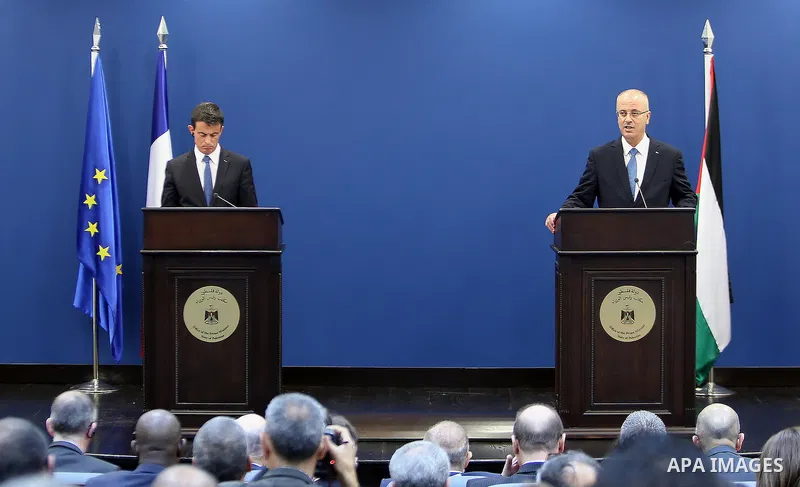 Palestinian Prime Minister Rami Hamdallah and French Prime Minister Manuel Valls attend a joint news conference in the West Bank city of Ramallah May 24, 2016. Photo by Prime Minister Office
