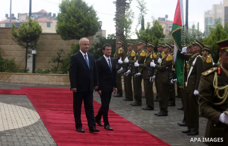Palestinian prime minister Rami Hamdallah and French Prime Minister Manuel Valls inspect the honor guard in the West Bank city of Ramallah, on May 24, 2016. Palestinian prime minister Rami Hamdallah dismissed an Israeli...