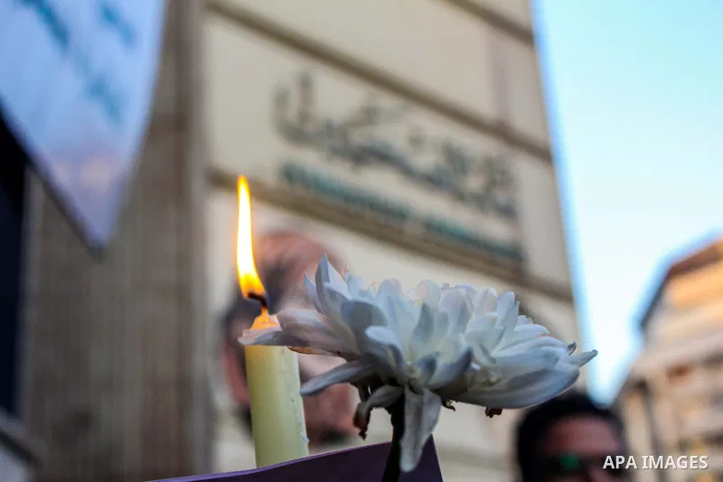 Egyptian journalists hold candles and placards supporting EgyptAir during a candlelight vigil for the victims of EgyptAir flight 804 in front of the Journalists' Syndicate in Cairo, Egypt, on May 24, 2016. The cause of T...