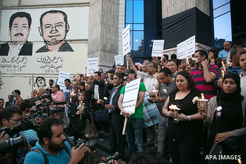 Egyptian journalists hold candles and placards supporting EgyptAir during a candlelight vigil for the victims of EgyptAir flight 804 in front of the Journalists' Syndicate in Cairo, Egypt, on May 24, 2016. The cause of T...