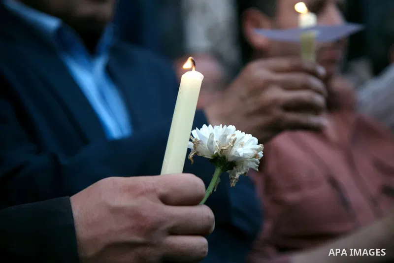 Egyptian journalists hold candles and placards supporting EgyptAir during a candlelight vigil for the victims of EgyptAir flight 804 in front of the Journalists' Syndicate in Cairo, Egypt, on May 24, 2016. The cause of T...