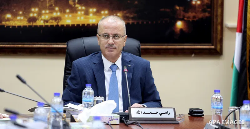 Palestinian Prime Minister, Rami hamdallah, chairs a meeting of the ministers council, in the West bank city of Ramallah, on May 25, 2016. Photo by Prime Minister Office