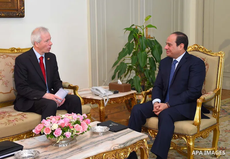 Egyptian President Abdel Fattah al-Sisi meets with Canadian foreign minister Stephane Dion in Cairo, Egypt, on May 25, 2016. Photo by Egyptian President Office