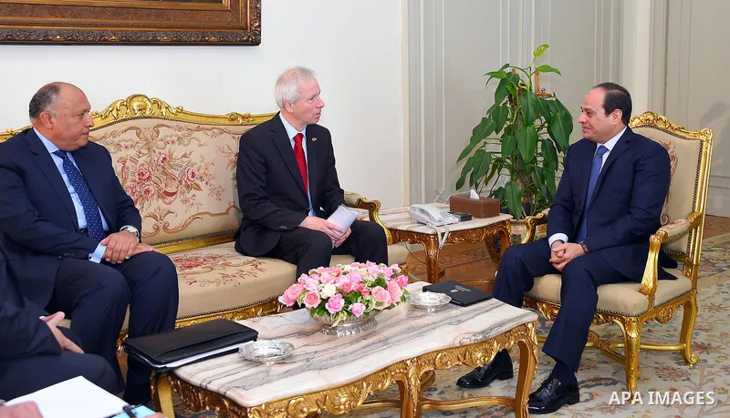 Egyptian President Abdel Fattah al-Sisi meets with Canadian foreign minister Stephane Dion in Cairo, Egypt, on May 25, 2016. Photo by Egyptian President Office