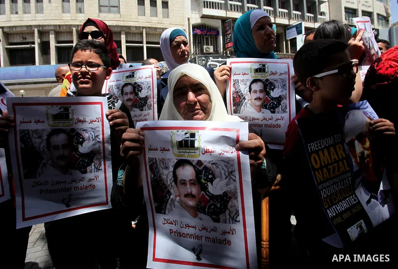 Palestinian relatives of patient prisoners in Israeli jails take part in a protest demanding for their release,in the West Bank city of Nablus on May 26, 2016. Photo by Nedal Eshtayah