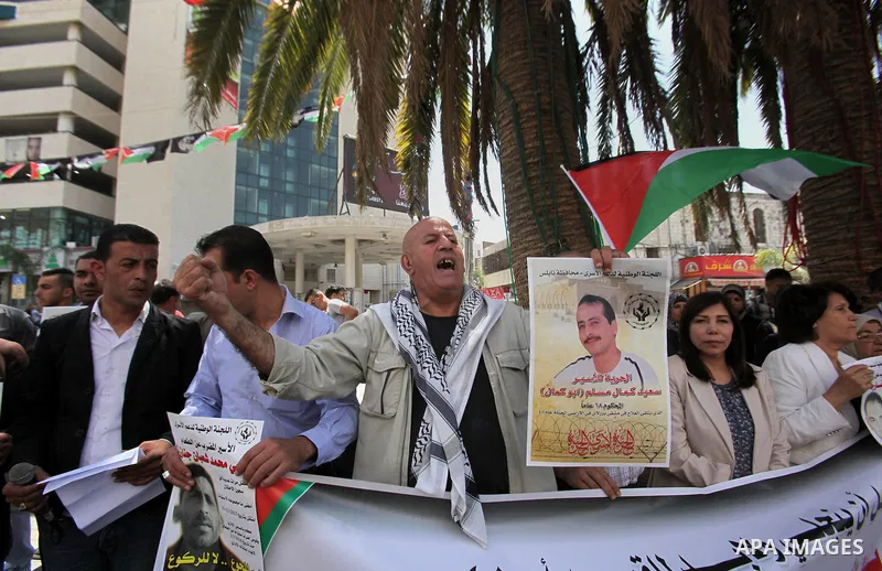Palestinian relatives of patient prisoners in Israeli jails take part in a protest demanding for their release,in the West Bank city of Nablus on May 26, 2016. Photo by Nedal Eshtayah