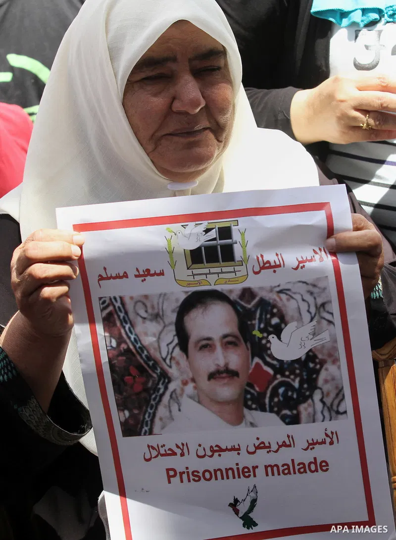 Palestinian relatives of patient prisoners in Israeli jails take part in a protest demanding for their release,in the West Bank city of Nablus on May 26, 2016. Photo by Nedal Eshtayah