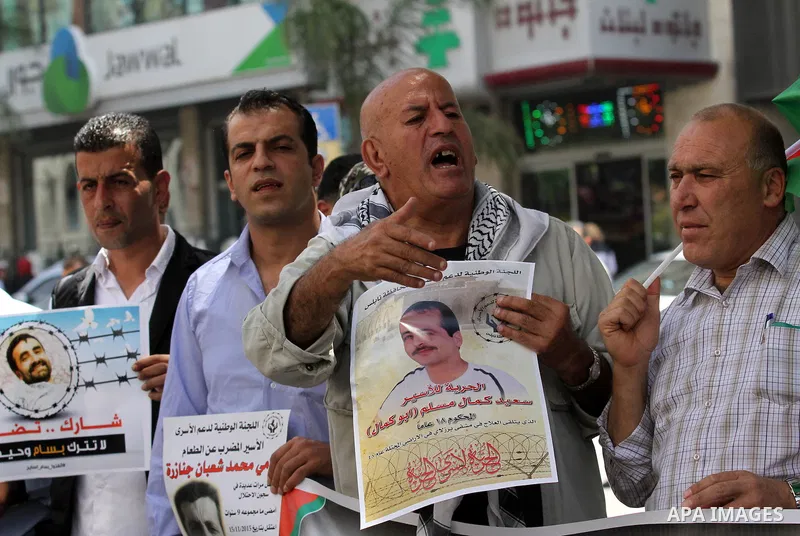 Palestinian relatives of patient prisoners in Israeli jails take part in a protest demanding for their release,in the West Bank city of Nablus on May 26, 2016. Photo by Nedal Eshtayah