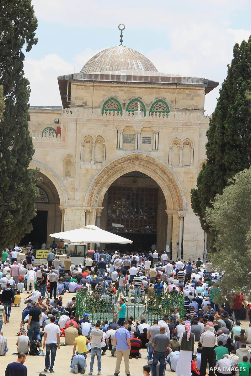 Palestinian Muslim worshipers attend Friday prayers outside al-Aqsa mosque, Islam's third holiest site, in Jerusalem's Old city on May, 27, 2016. Photo by Mahfouz Abu Turk
