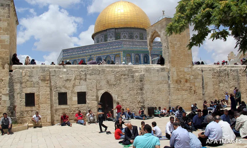 Palestinian Muslim worshipers attend Friday prayers outside al-Aqsa mosque, Islam's third holiest site, in Jerusalem's Old city on May, 27, 2016. Photo by Mahfouz Abu Turk