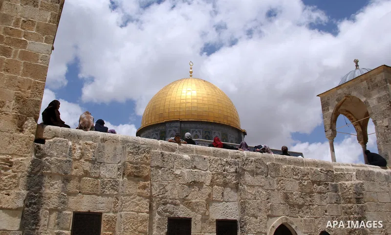 Palestinian Muslim worshipers attend Friday prayers outside al-Aqsa mosque, Islam's third holiest site, in Jerusalem's Old city on May, 27, 2016. Photo by Mahfouz Abu Turk