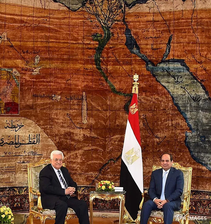 Egyptian President Abdel-Fattah El-Sisi meets Palestinian President, Mahmoud Abbas, in Cairo, Egypt on May 28, 2016. Photo by Egyptian President Office