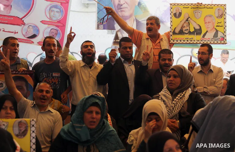 Palestinians take part in a protest demanding release the prisoners in Israeli jails, in front of Red cross office, in Gaza city, on May 30, 2016. Photo by Mohammed Asad