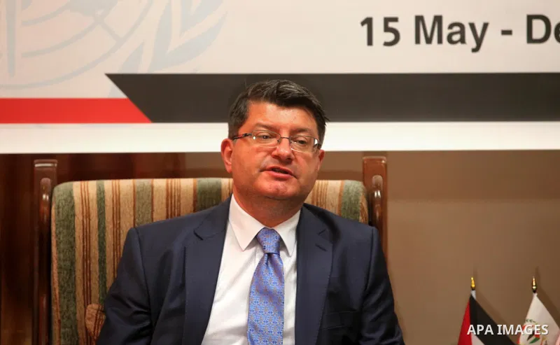 Turkish Consul, Mustafa Sarnic visits al-Shifa hospital in Gaza City, on May 30, 2016. Photo by Ashraf Amra