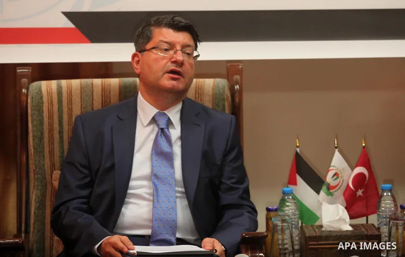 Turkish Consul, Mustafa Sarnic visits al-Shifa hospital in Gaza City, on May 30, 2016. Photo by Ashraf Amra