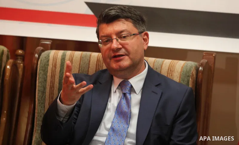 Turkish Consul, Mustafa Sarnic visits al-Shifa hospital in Gaza City, on May 30, 2016. Photo by Ashraf Amra