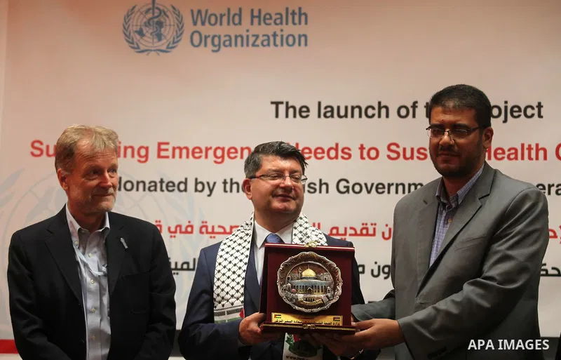 Turkish Consul, Mustafa Sarnic with Gerald Rockenschaub, Head of the WHO office in the occupied Palestinian territories visit al-Shifa hospital in Gaza City, on May 30, 2016. Photo by Ashraf Amra