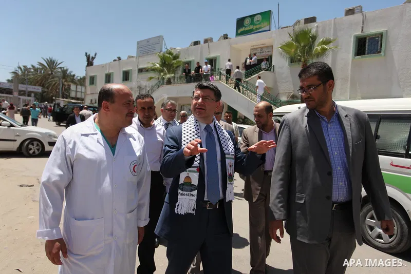 Turkish Consul, Mustafa Sarnic with Gerald Rockenschaub, Head of the WHO office in the occupied Palestinian territories visit al-Shifa hospital in Gaza City, on May 30, 2016. Photo by Ashraf Amra