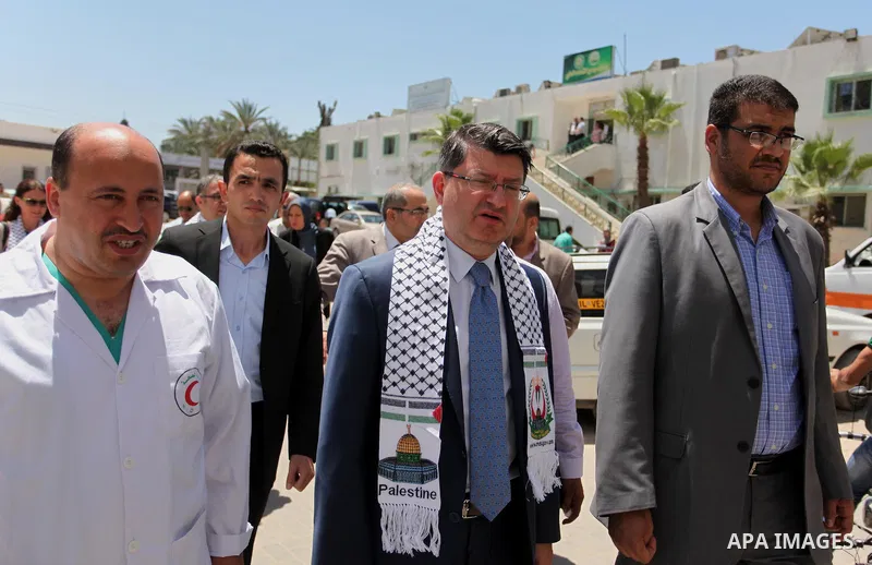 Turkish Consul, Mustafa Sarnic with Gerald Rockenschaub, Head of the WHO office in the occupied Palestinian territories visit al-Shifa hospital in Gaza City, on May 30, 2016. Photo by Ashraf Amra