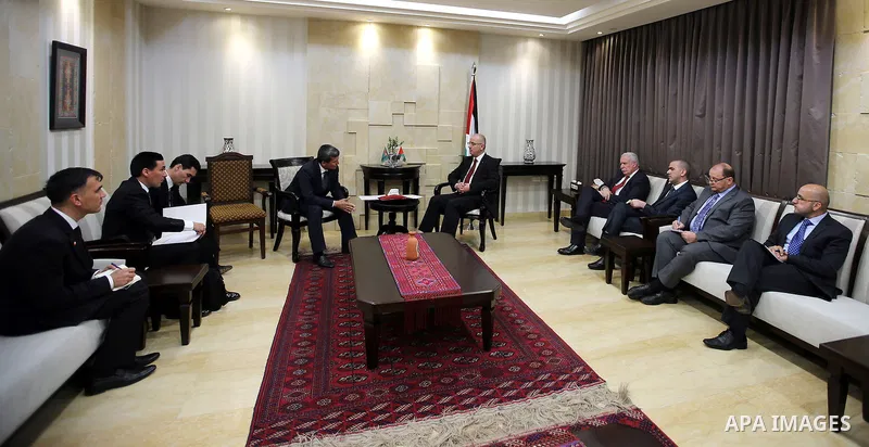 Palestinian Prime Minister Rami Hamdallah meets with Turkmenistan's Foreign Minister Rashid Meredov, in the West Bank city of Ramallah, on May 30, 2016. Photo by Prime Minister Office