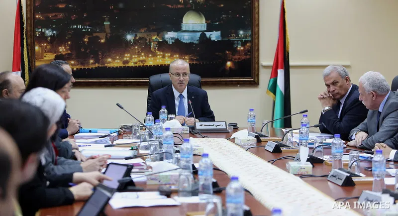 Palestinian Prime Minister, Rami hamdallah, chairs a meeting of the ministers council, in the West bank city of Ramallah, on May 31, 2016. Photo by Prime Minister Office