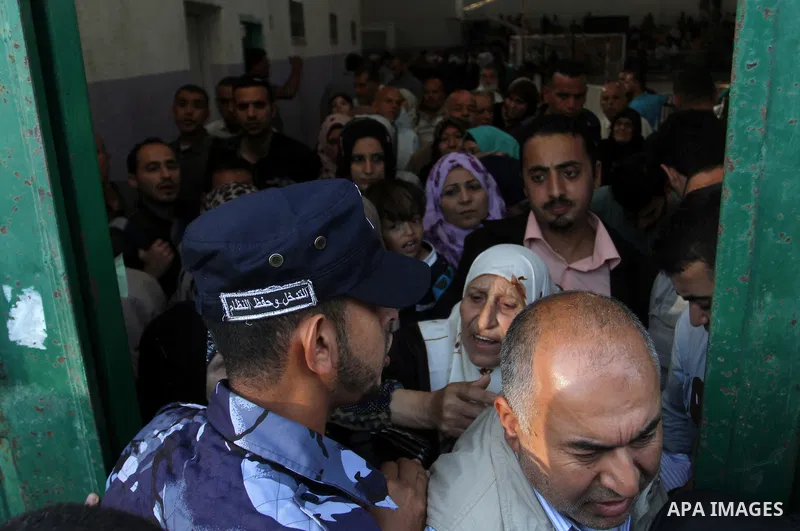 Palestinians wait for travel permits to cross into Egypt through the Rafah border crossing after it was opened for four days by Egyptian authorities, in the southern Gaza Strip June 1, 2016. Photo by Abed Rahim Khatib