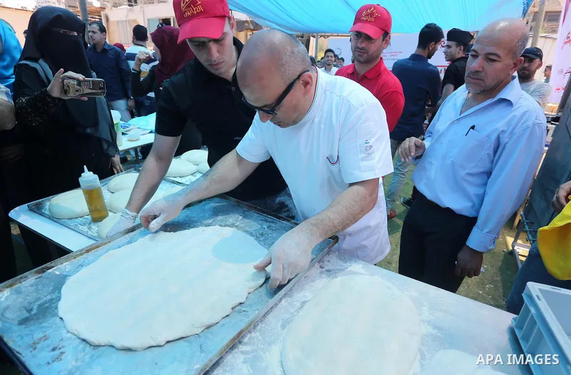 Italian chefs teach Palestinian chefs to make pizza and pasta during a food exhibition organized by Italian center for cultural exchange (VIK) and Palestinian ministry of culture, at the seaport of Gaza City, on 01 June...