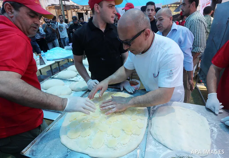 Italian chefs teach Palestinian chefs to make pizza and pasta during a food exhibition organized by Italian center for cultural exchange (VIK) and Palestinian ministry of culture, at the seaport of Gaza City, on 01 June...